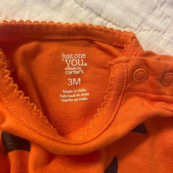 10/$20 CHRISTMAS SALE! Carter's Orange Baby Onesie with Pumpkin Design - Picture 3 of 3